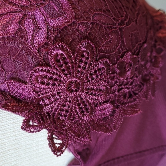 Burgundy XOXO LACE BRA. Size 36B. Wire with padding. Very good used condition. - Picture 4 of 11